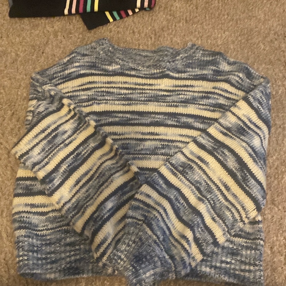 NWOT ladies balloon sleeve sweater